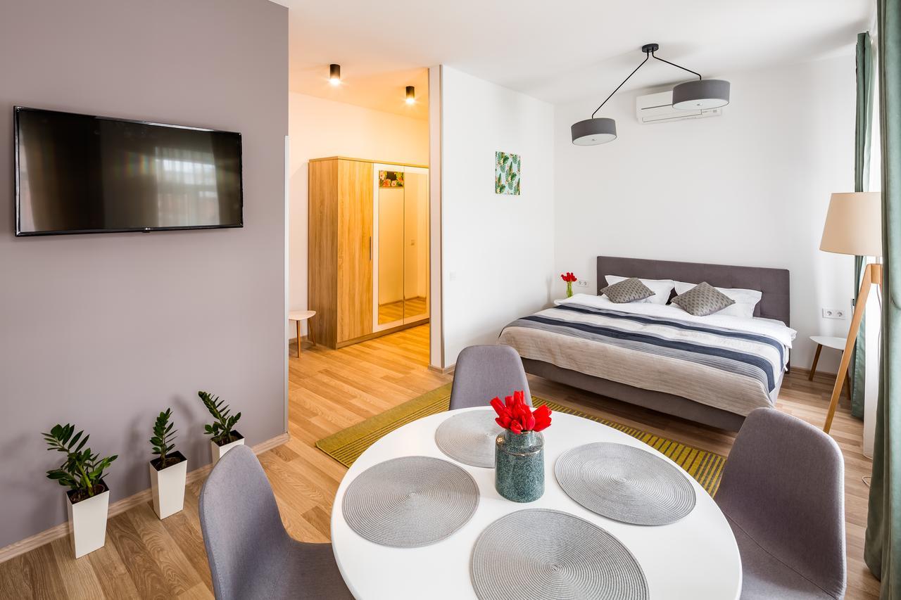 Apart Hotel Code 10 Львов Экстерьер фото